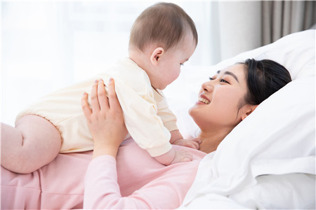 八个月幼儿红眼怎么办 三招教你护理红眼宝宝